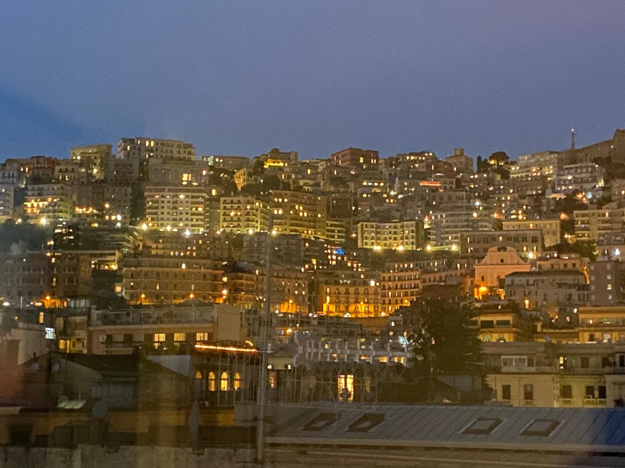 Appartamento La casa di Nettuno Napoli Esterno foto